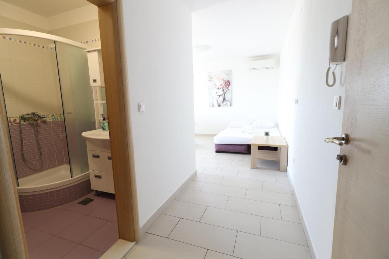Dony - Ticic Apartment Novalja